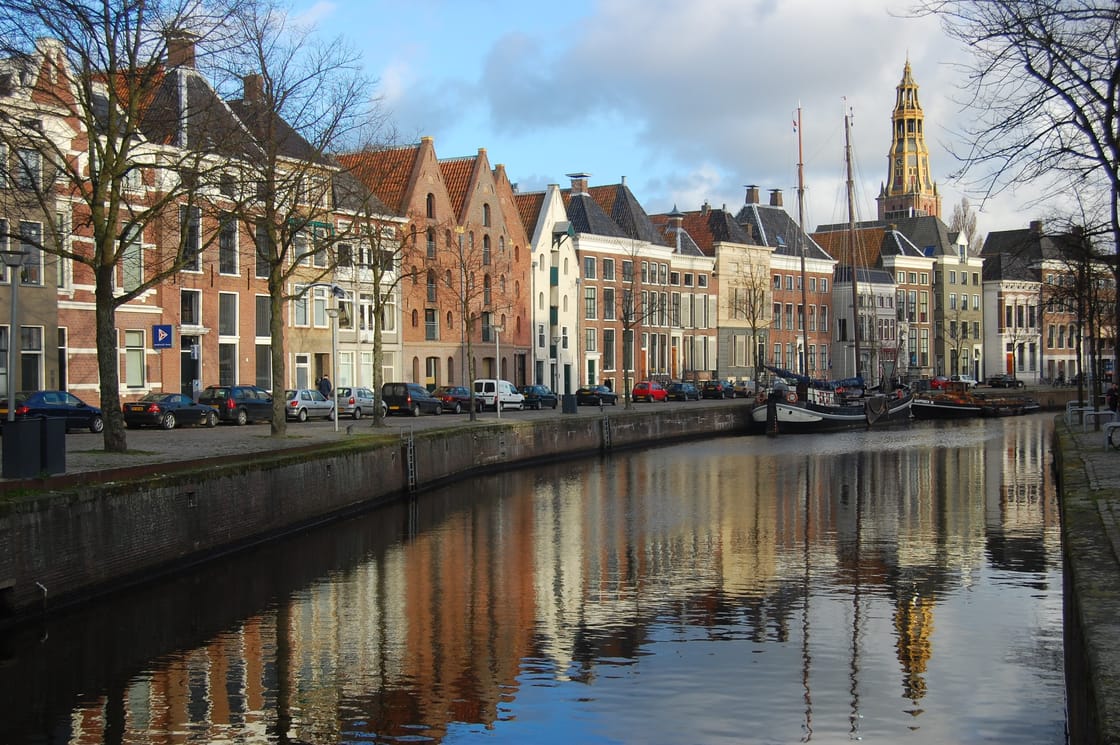 Pakhuizen langs de Hoge der A in Groningen